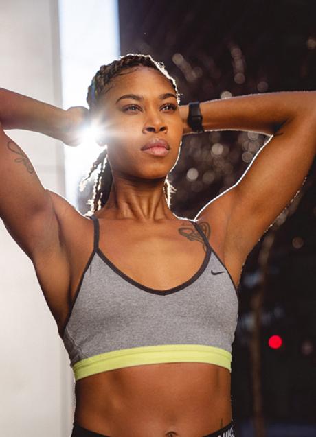 Imagen - Mujer con brazos tonificados/UNSPLASH