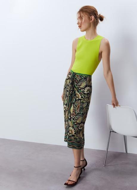 Imagen - Falda estampada con nudo de Sfera, 25,99 euros.