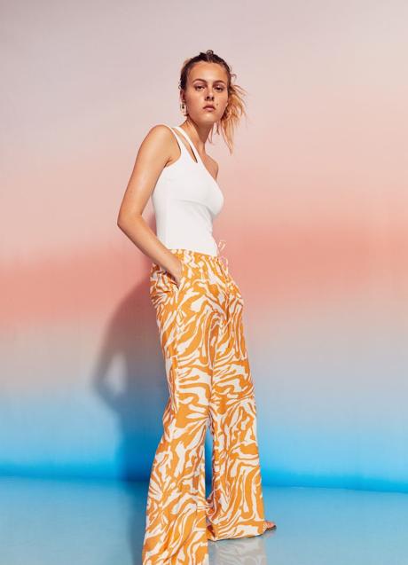 Imagen - Pantalones amplios de satén de H&M, 24,99 euros.