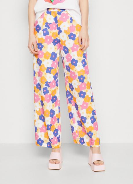 Imagen - Pantalones de flores de Monki, 40 euros.