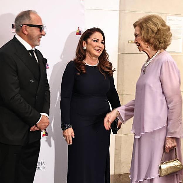 La reina emérita Sofía de Grecia con Gloria Estefan en los Premios a la Excelencia del Queen Sofia Spanish Institute