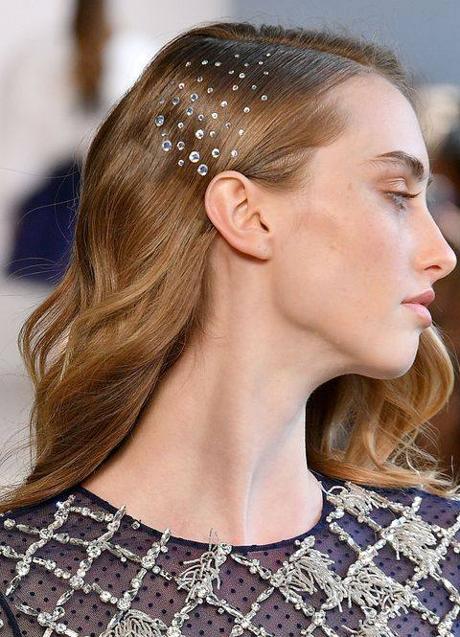 Imagen - Peinado decorado con cristales