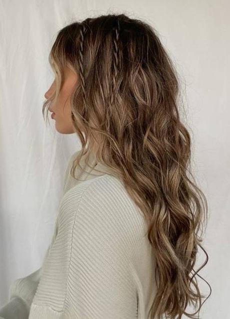 Imagen - Peinado para graduación con cabello ondulado y trenzas