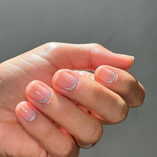 Manicura francesa invertida