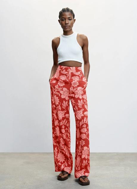 Imagen - Pantalón estampado de flores de Mango. Foto: Mango.
