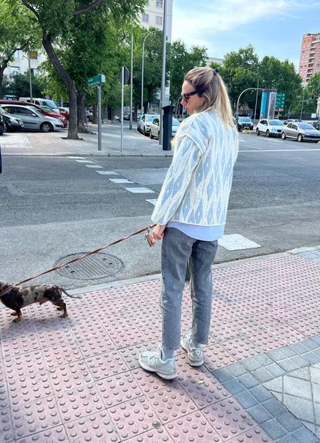 Imagen - Una mujer con la chaqueta acolchada de Zara Kids. Foto: @madrileniansinmadrid