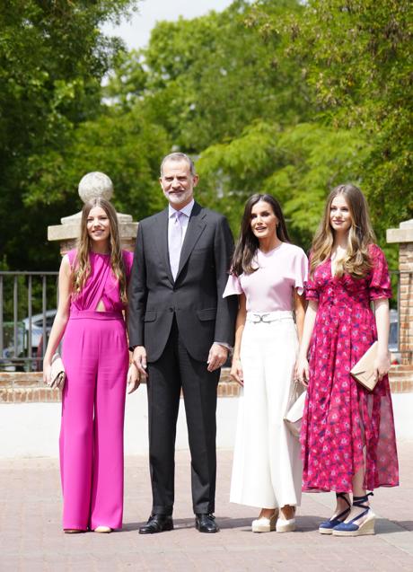 Imagen - La infamnta Sofía acompañada del rey Felipe, la reina Letizia y la princesa Leonor en su confirmación. / LIMITED PICTURES