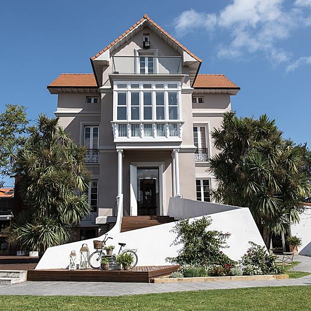 Fachada de Casona del judío, restaurante de Santander. 