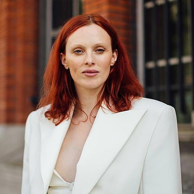 Caída de pelo en mujeres: causas y soluciones para frenarla