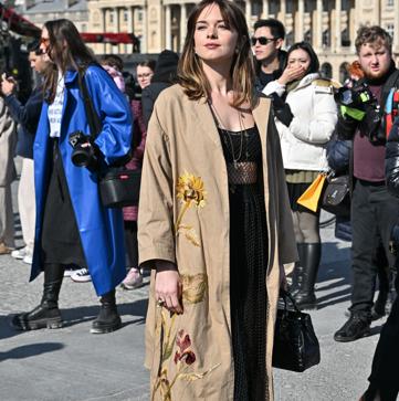 Imagen secundaria 1 - Los looks de Stella Banderas en París.