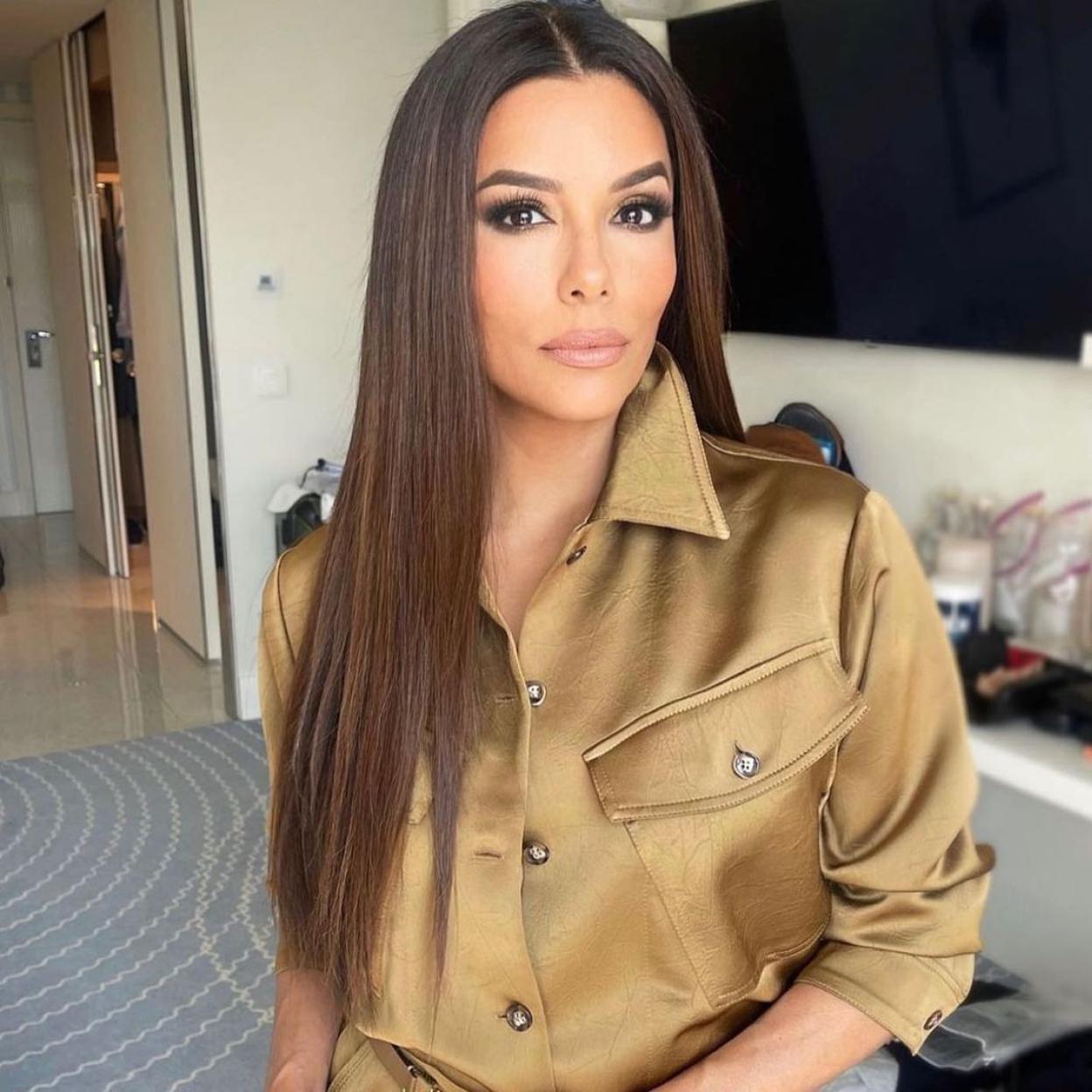 Eva Longoria con un pelo largo y liso.