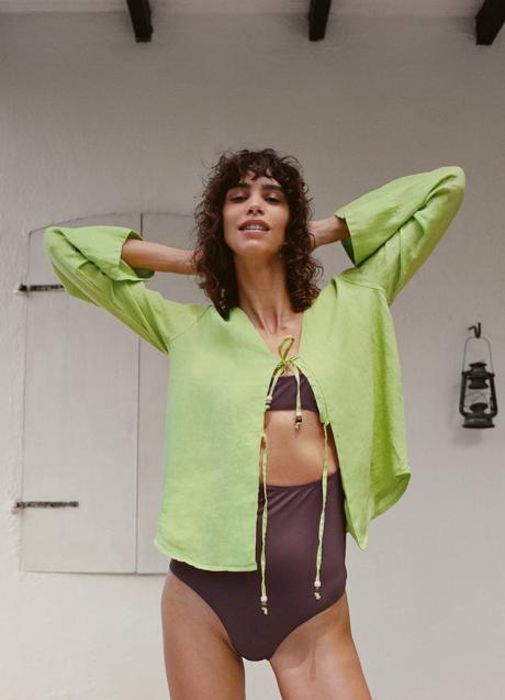 Imagen - Blusa fluida con cierre de lazada