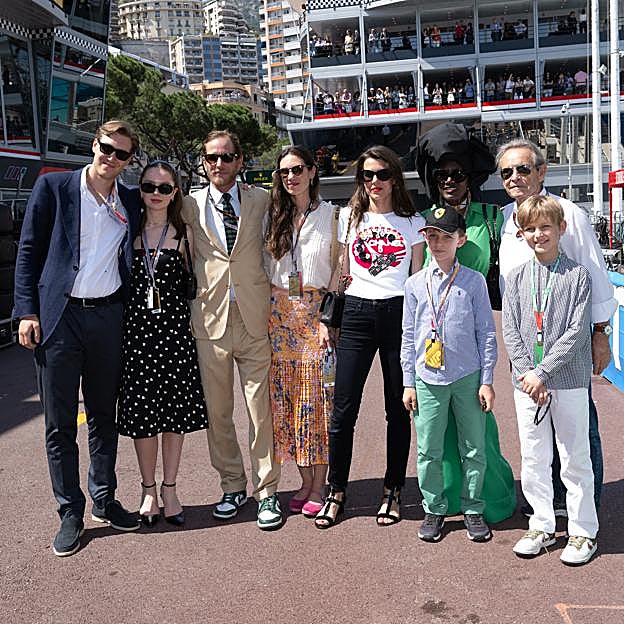 Ben Sylvester Strautmann, Alexandra de Hanover, Andrea Casiraghi, Tatiana Santo Domingo, Carlota Casiraghi, Khadja Nin, Sacha Casiraghi, Jacky Ickx y Raphael Elmaleh en la Fórmula 1.