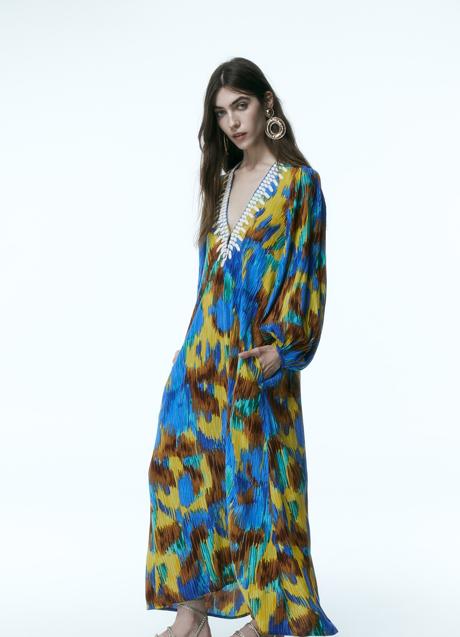 Imagen - Vestido túnica multicolor de Sfera (59,99 euros). Foto: Sfera.