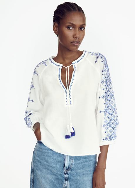 Imagen - Blusa con bordados de Zara (29,99 euros)
