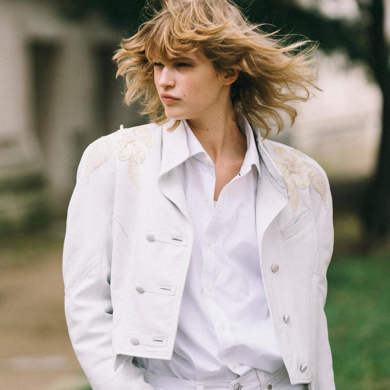 La nueva línea de capilar de Guerlain está basada en la miel y en sus propiedades.