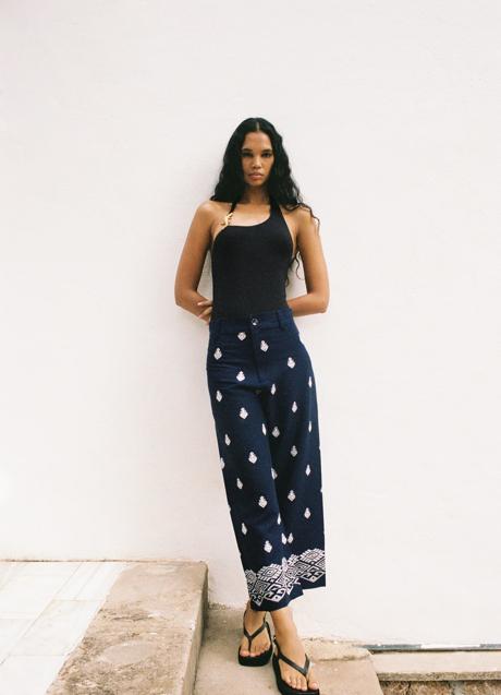 Imagen - Pantalón con bordados de Zara (39,99 euros)