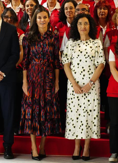 Imagen - La reina Letizia junto a la presidenta de Cruz Roja Española, María del Mar Pageo.