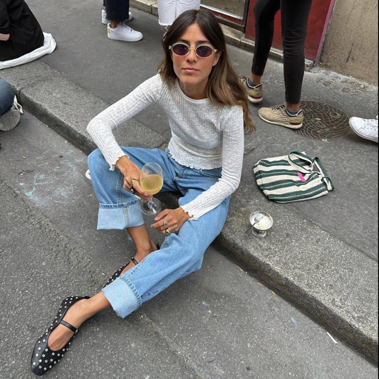 La influencer lleva las bailarinas con strass de lujo más virales