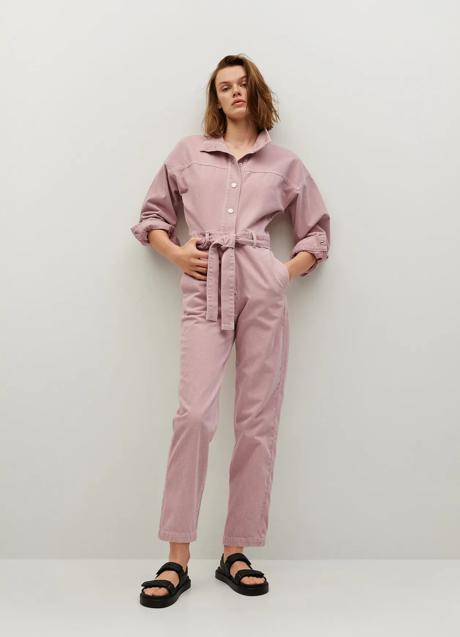 Imagen - Mono en denim de color rosa de Mango. Foto: Mango.