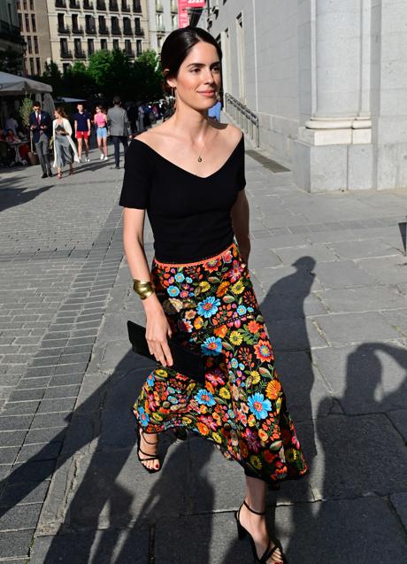 Imagen - Sofía Palazuelo llegando al Teatro Real con falda estampada. Foto: Gtres.