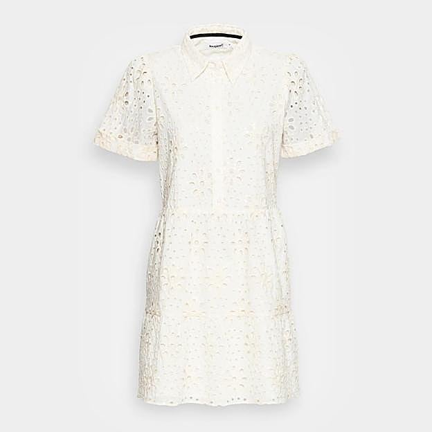 Imagen principal - El vestido de Desigual, las sandalias de Pepe Jeans y el bolso de Pinko.