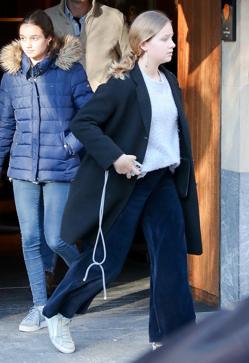 Imagen secundaria 2 - Irene Urdangarín, de adolescente y con looks cómodos e informales.