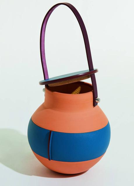 Imagen - Vasija con asas de piel, de petit h.