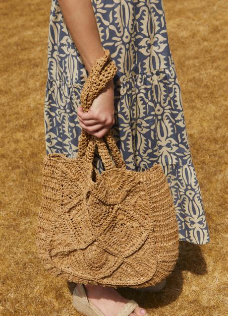 Imagen - Bolso de rafia de Stradivarius (29,99 euros)