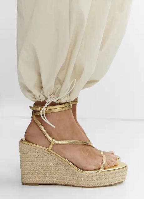 Imagen - Sandalias doradas de Mango (39,99 euros)