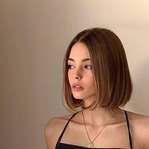 Corte corto de pelo fino estilo carré