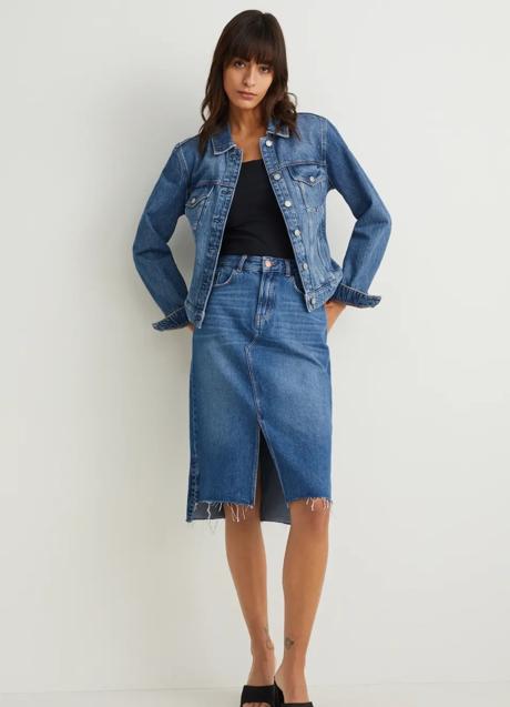 Imagen - Falda vaquera midi con cintura alta de C&A, 24,99 euros.