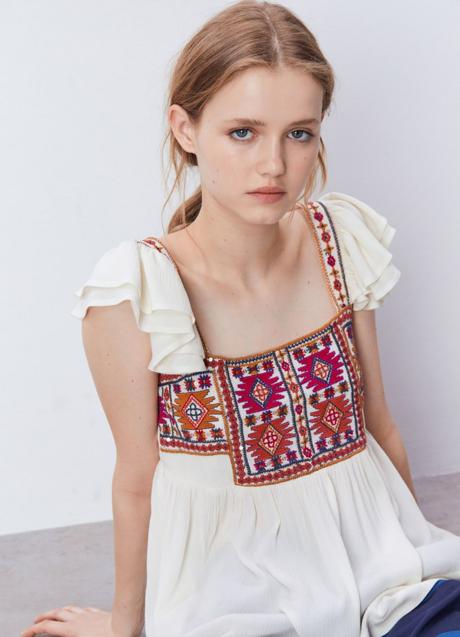 Imagen - Blusa con bordados de Sfera (25,99 euros)