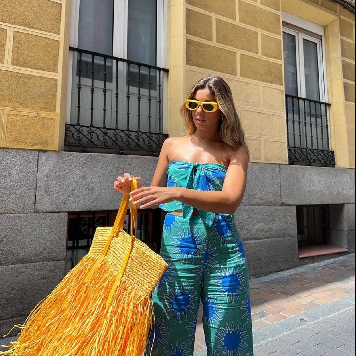 La influencer lleva el conjunto estampado superventas de Mango