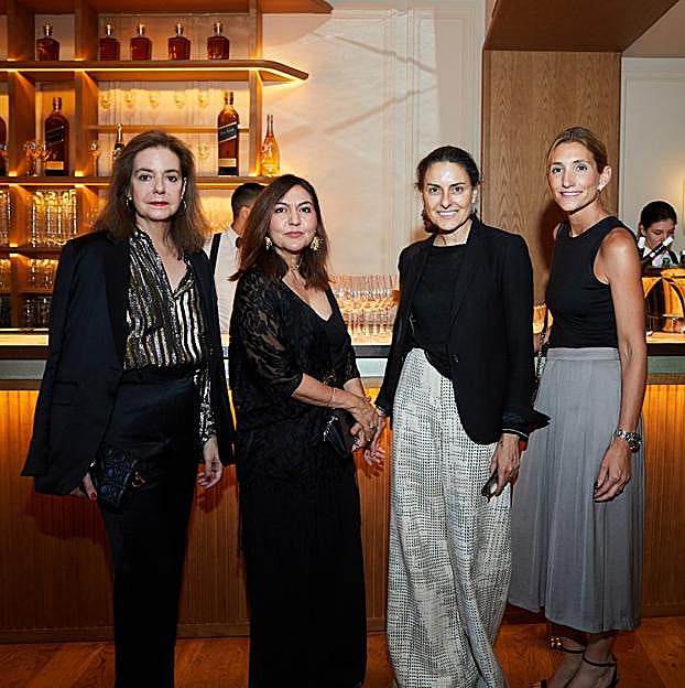 Lourdes Garzón, directora de WomenNOW; Patricia Colino, directora de Comunicación Externa de Banco Santander; Bárbara Navarro, Estudios, Asuntos Públicos y Relaciones Institucionales de Banco Santander,y Carmela Aguado, Digital Sales Director de Banco Santander. 