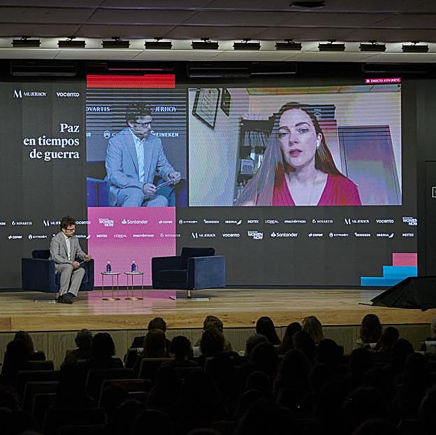 Manu Piñón, redactor jefe de Mujerhoy, y Oleksandra Matviichuk, desde Kiev. 