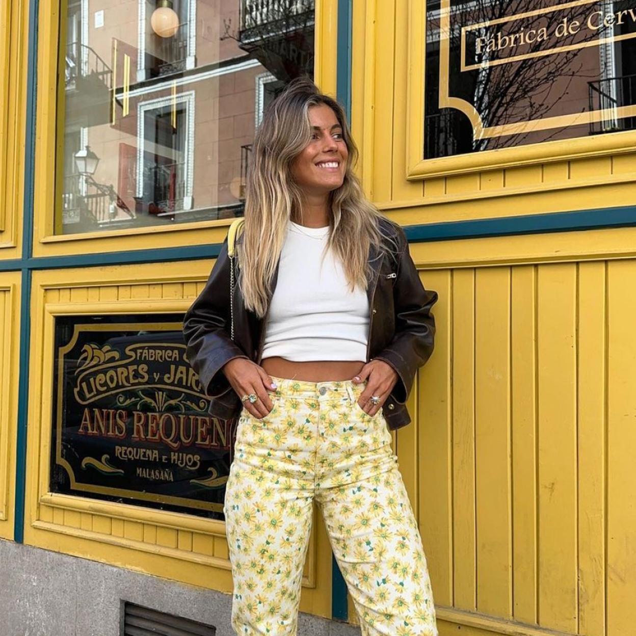La influencer Sara Baceiredo con camiseta blanca.