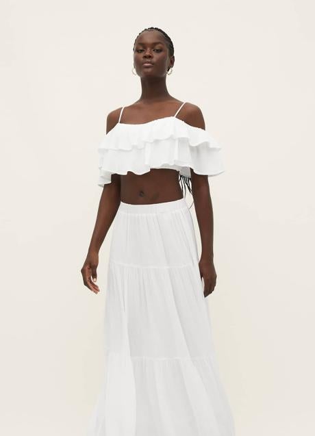 Imagen - Falda campesina en color blanco de Stradivarius. Foto: Stradivarius.