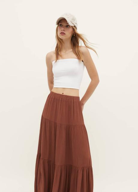 Imagen - Falda campesina en marrón de Stradivarius. Foto: Stradivarius.