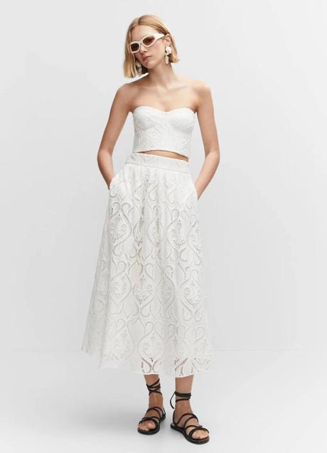 Imagen - Total look blanco con top y falda midi