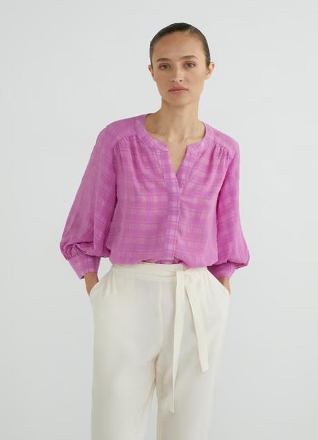 Imagen - Blusa larga con textura de El Corte Inglés, 48,99 euros.