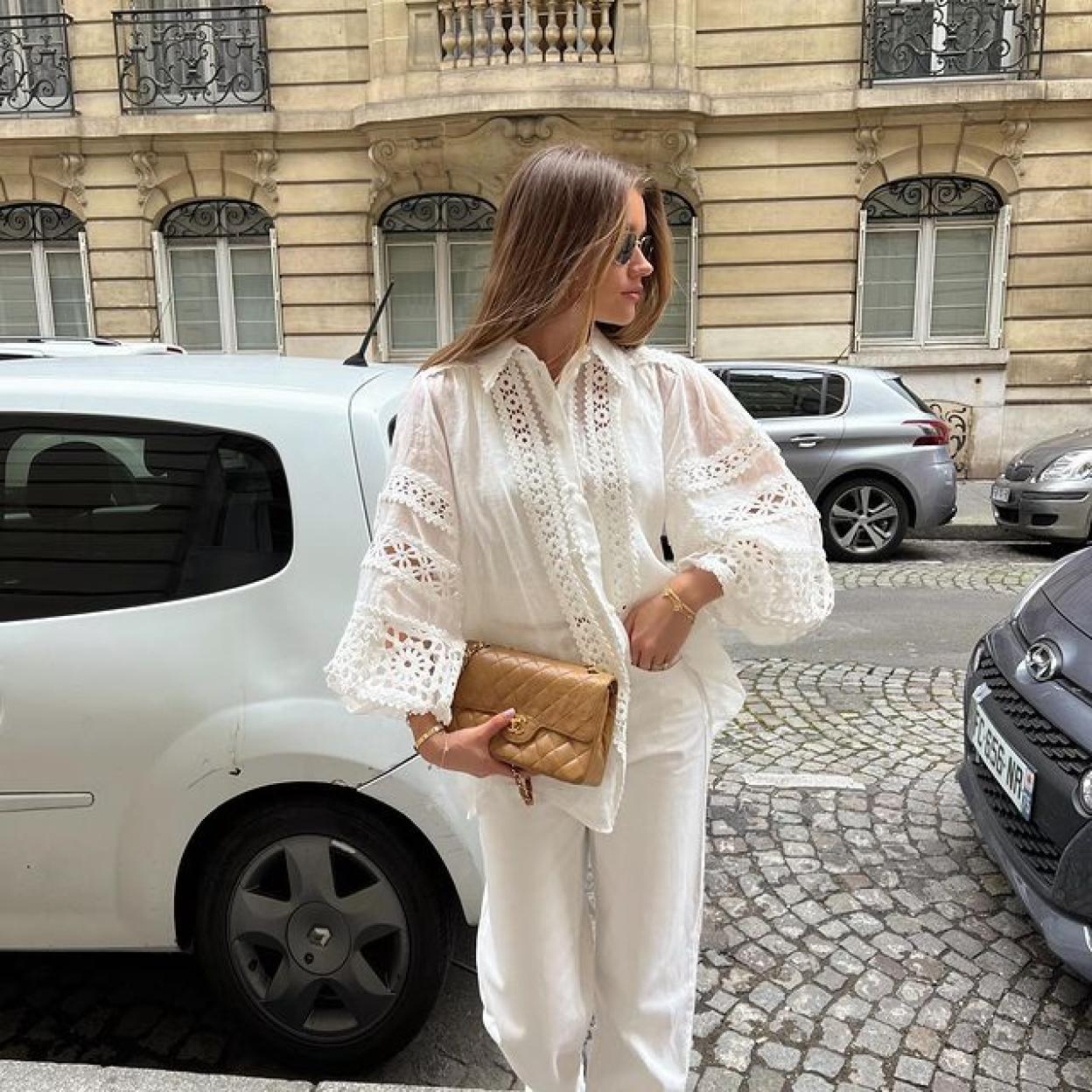 Estas son las blusas más veraniegas que llevar con vaqueros y bermudas. 