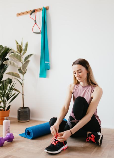 Imagen - Mujer con equipamiento deportivo/PEXELS