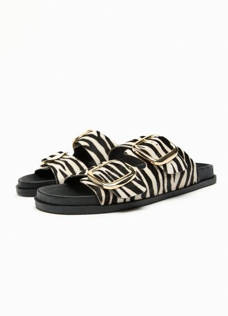 Imagen - Sandalias planas con hebillas en animal print de cebra