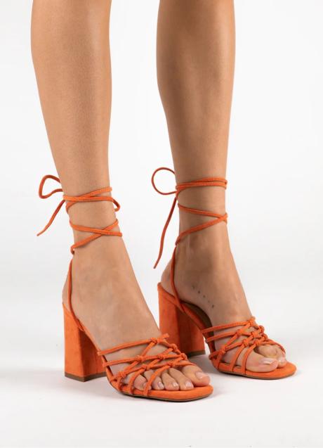 Imagen - Sandalias naranjas atadas de MIM, 85 euros.