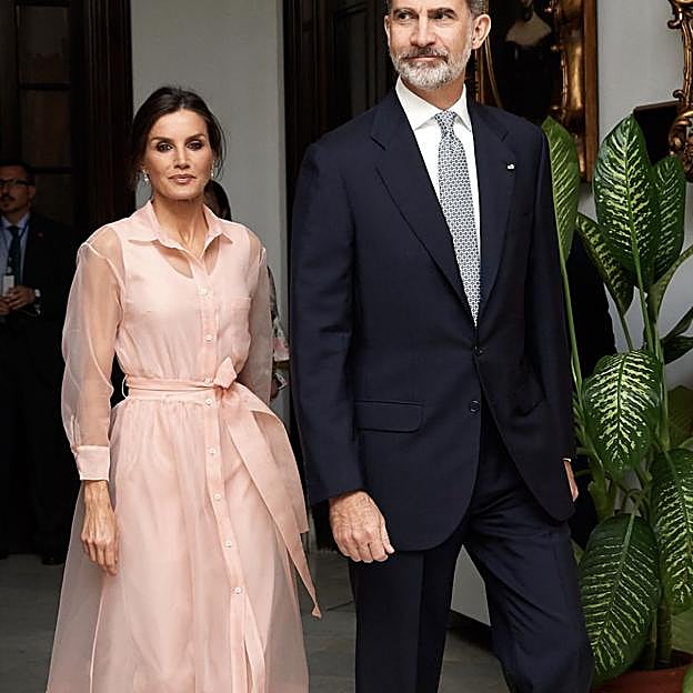 Imagen principal - Letizia y Rania coinciden en su afición al rosa, sobre todo en vestidos de cóctel y de gala. 