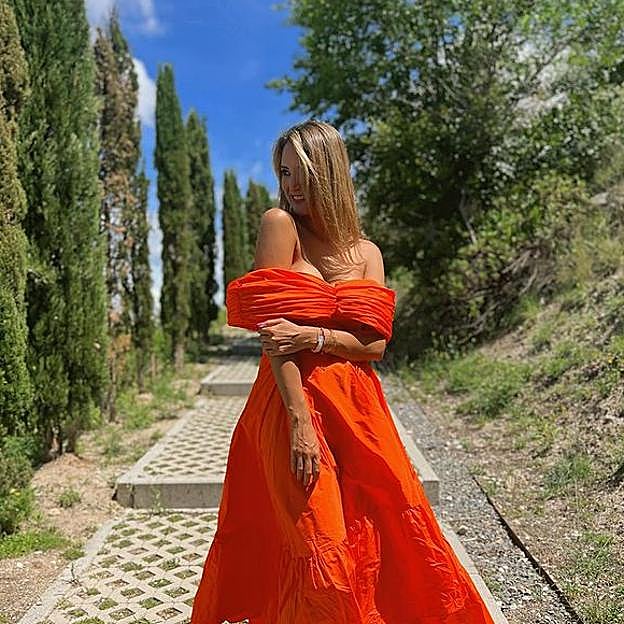 Las famosas tienen el vestido que te hará parecer más morena en cualquier evento de invitada