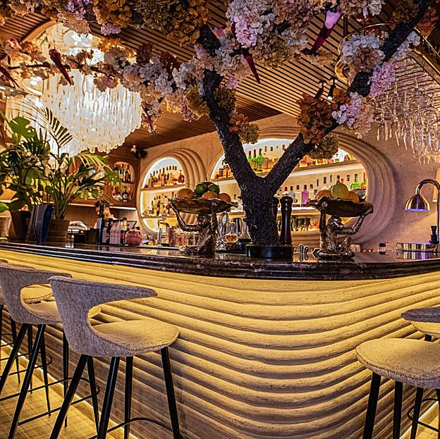 La barra de El Hombre Pez, una de las coctelerías de moda en Madrid. 