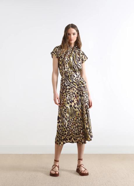 Imagen - Falda midi con estampado animal de Scalpers (79,90 euros). Foto: Scalpers.