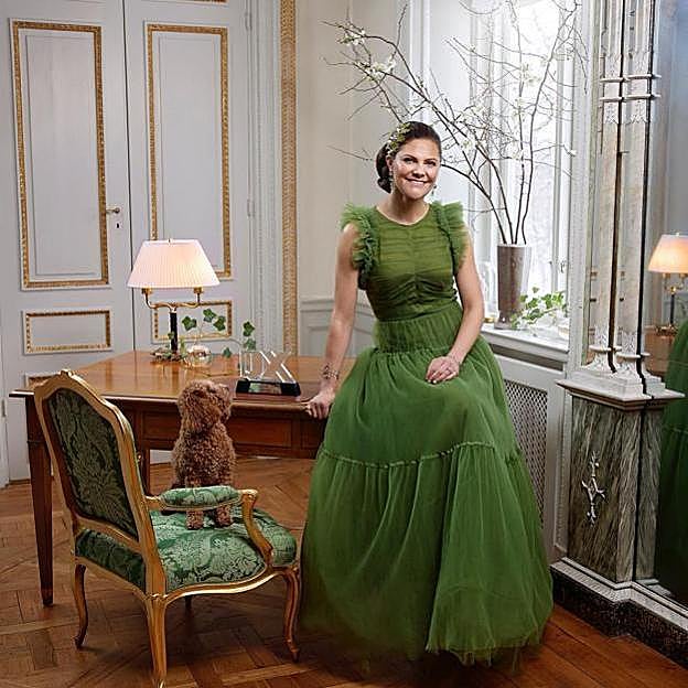 Los siete looks Victoria de Suecia que tienes que copiar este verano: los vestidos más elegantes, los accesorios clave y los conjuntos más bonitos de la temporada